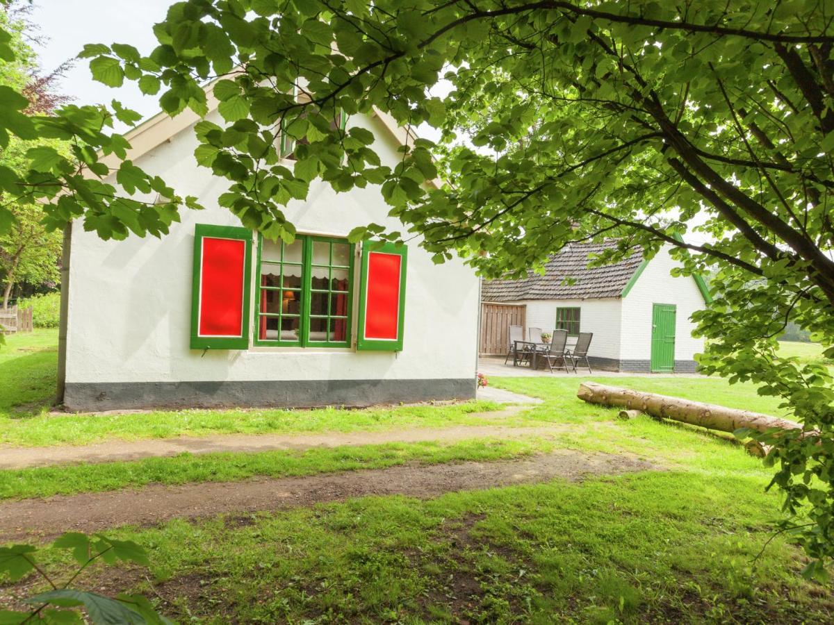 Cozy Holiday Home near Forest in Baarn Buitenkant foto