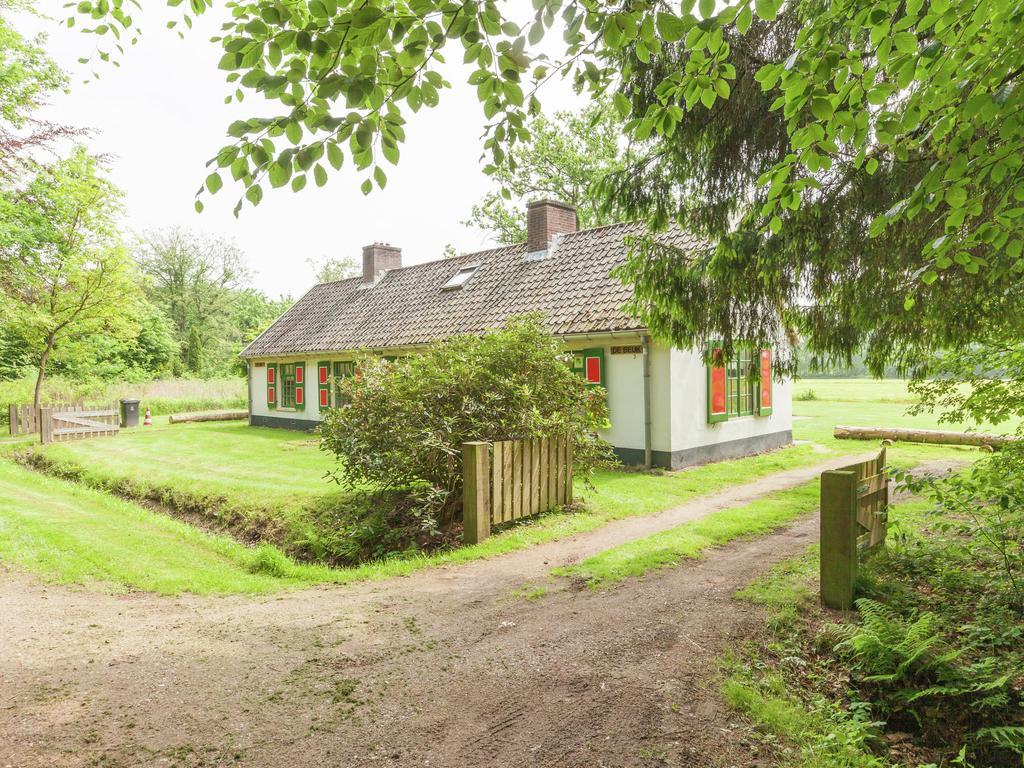 Cozy Holiday Home near Forest in Baarn Buitenkant foto